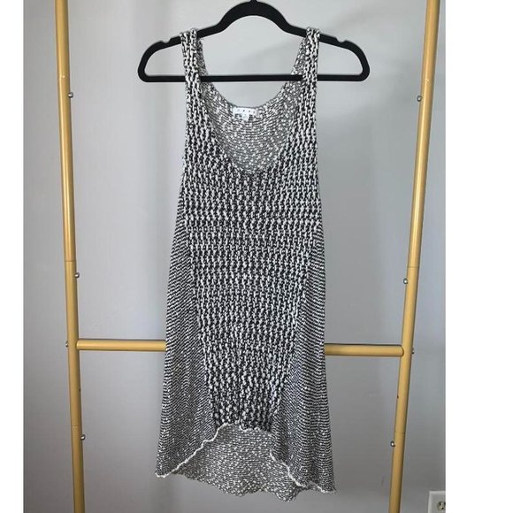 CAbi 488 Gray Tape Yarn Knit Scoop Neck Asymmetrical Hem Sweater Tank Top Large - Picture 2 of 4